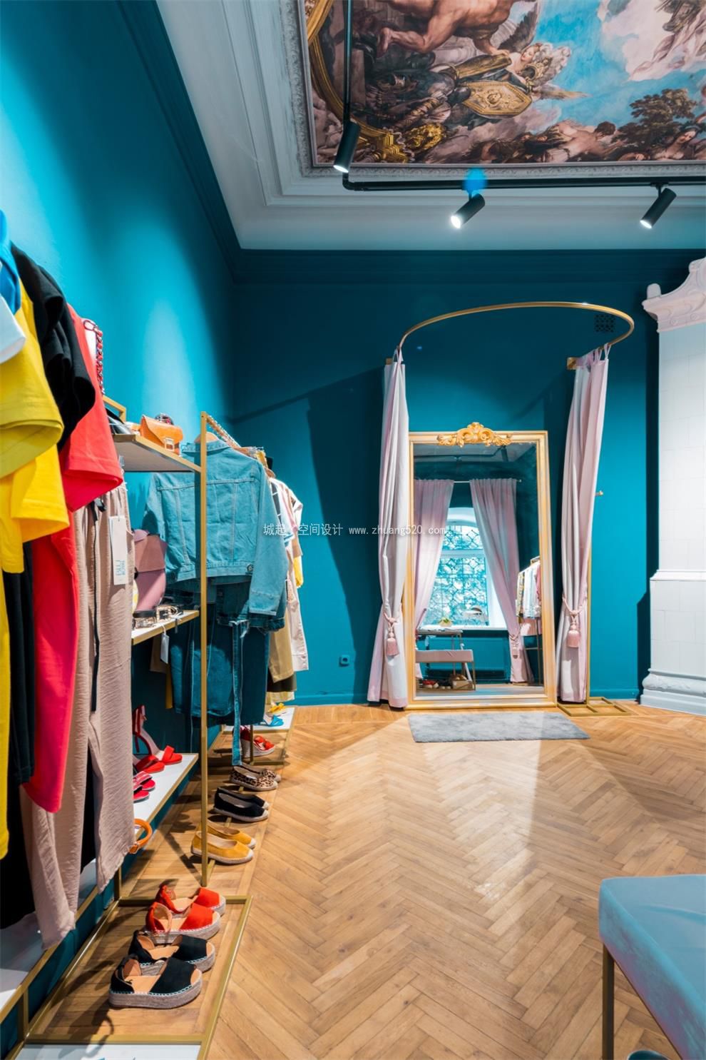 品牌折扣女裝店裝修風(fēng)格有哪些？