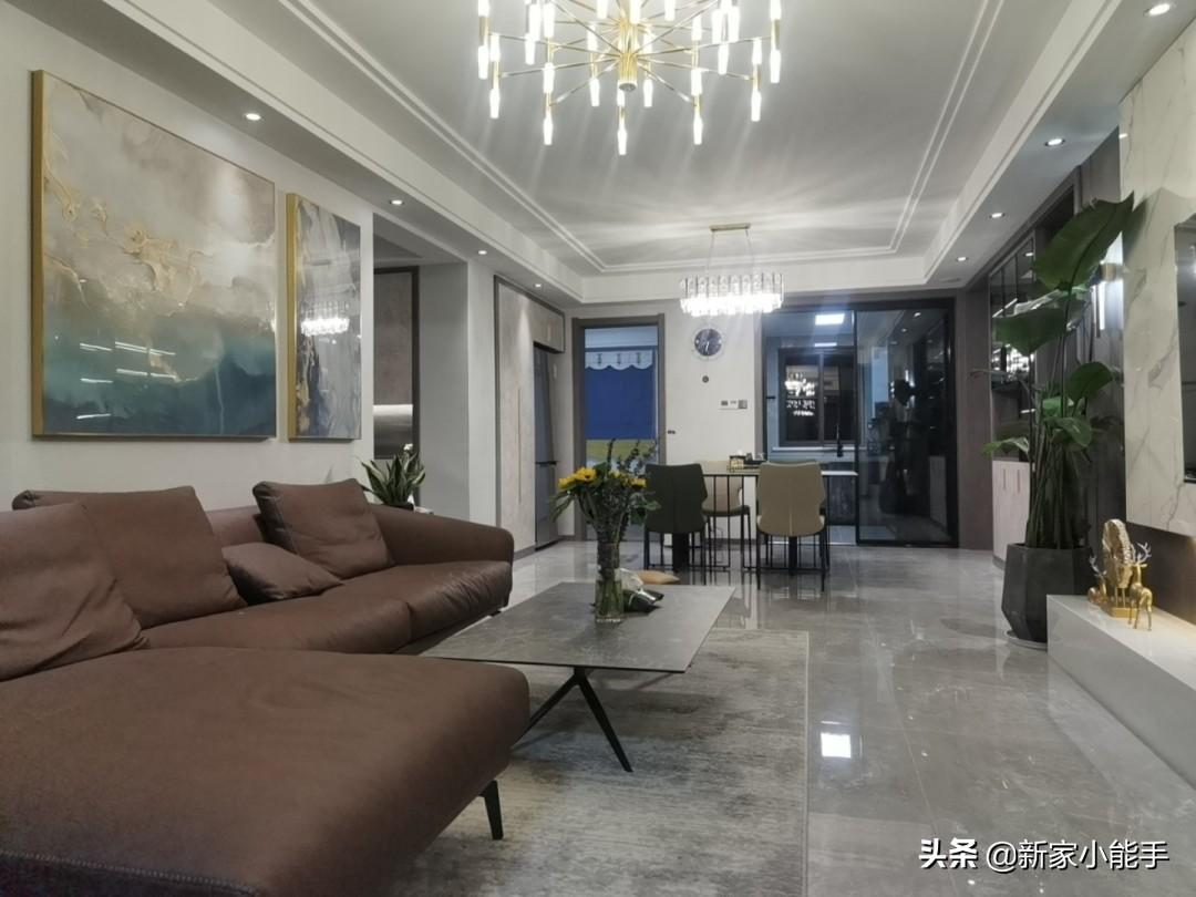 133平新房，裝修花了42萬，全屋輕奢又大氣，一家人幸福入住